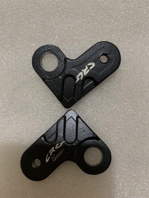 Pát l4 gắn chân gương