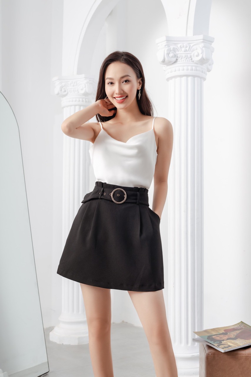Chân váy ngắn dáng A nhún eo belt kim loại kèm quần basic mặc xuân hè thu đông đi làm đi chơi Aholic V2470 | BigBuy360 - bigbuy360.vn