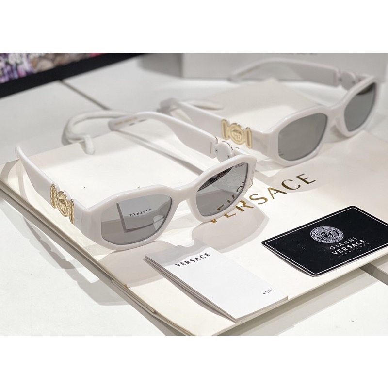 Kính mát thời trang VS VERSACE 2 màu đen trắng logo vàng,phong cách châu âu sang trọng.Kiểu dáng unisex,chống UV400