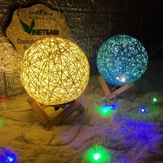 Đèn Ngủ Để Bàn Cầu Mây Đế Gỗ Xếp Cao cấp Cực kỳ Lãng Mạn -dc3439