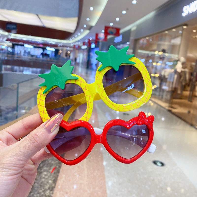 Kính Mát Chống Tia UV Kiểu Dáng Dễ Thương Dành Cho Bé