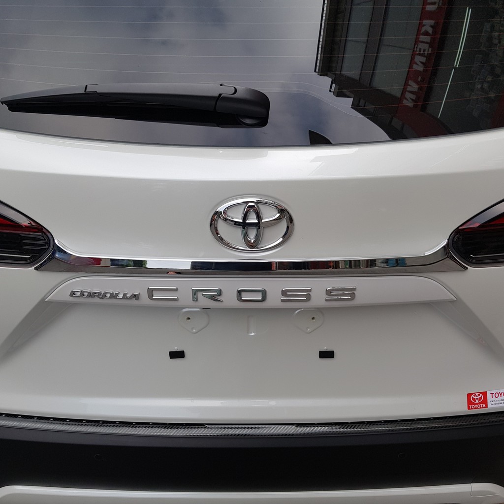 Ốp Tay Mở cốp xe Toyota Cross 2020 2021 Mẫu mạ Crom