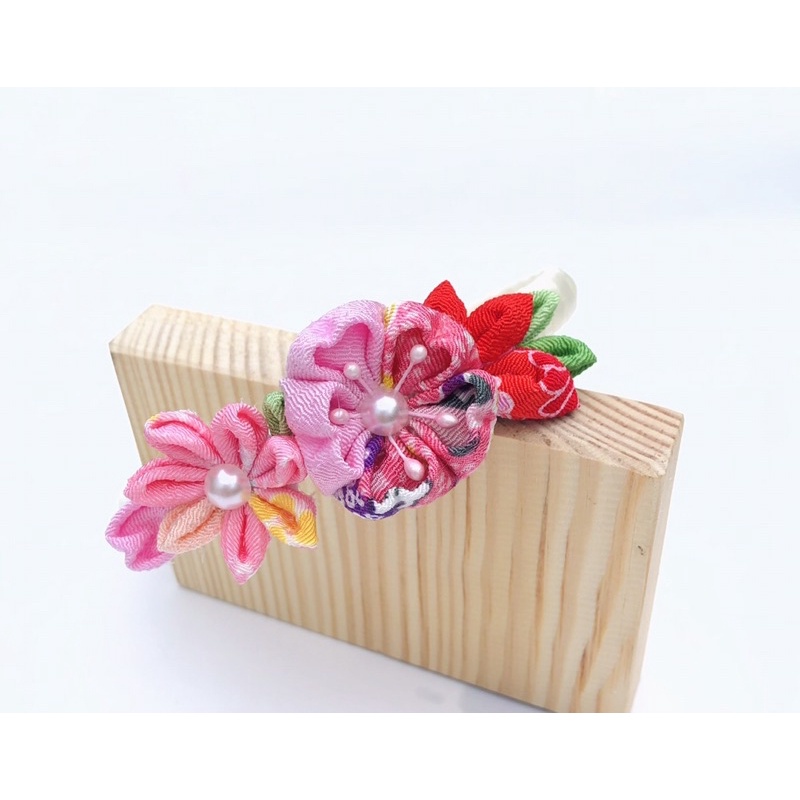 Cài tóc Kanzashi cho bé gái
