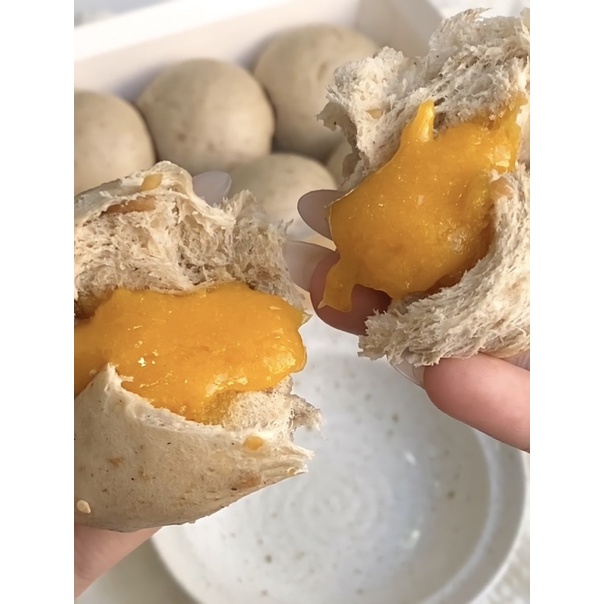 Bánh Bao Ngũ Cốc Ăn Kiêng Trứng Muối Tan Chảy