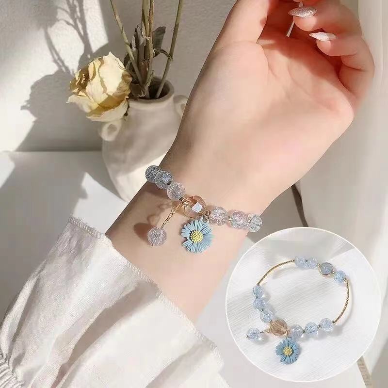 Vòng tay nữ xỏ hạt pha lê trong suốt phối mặt hình hoa cúc nhỏ