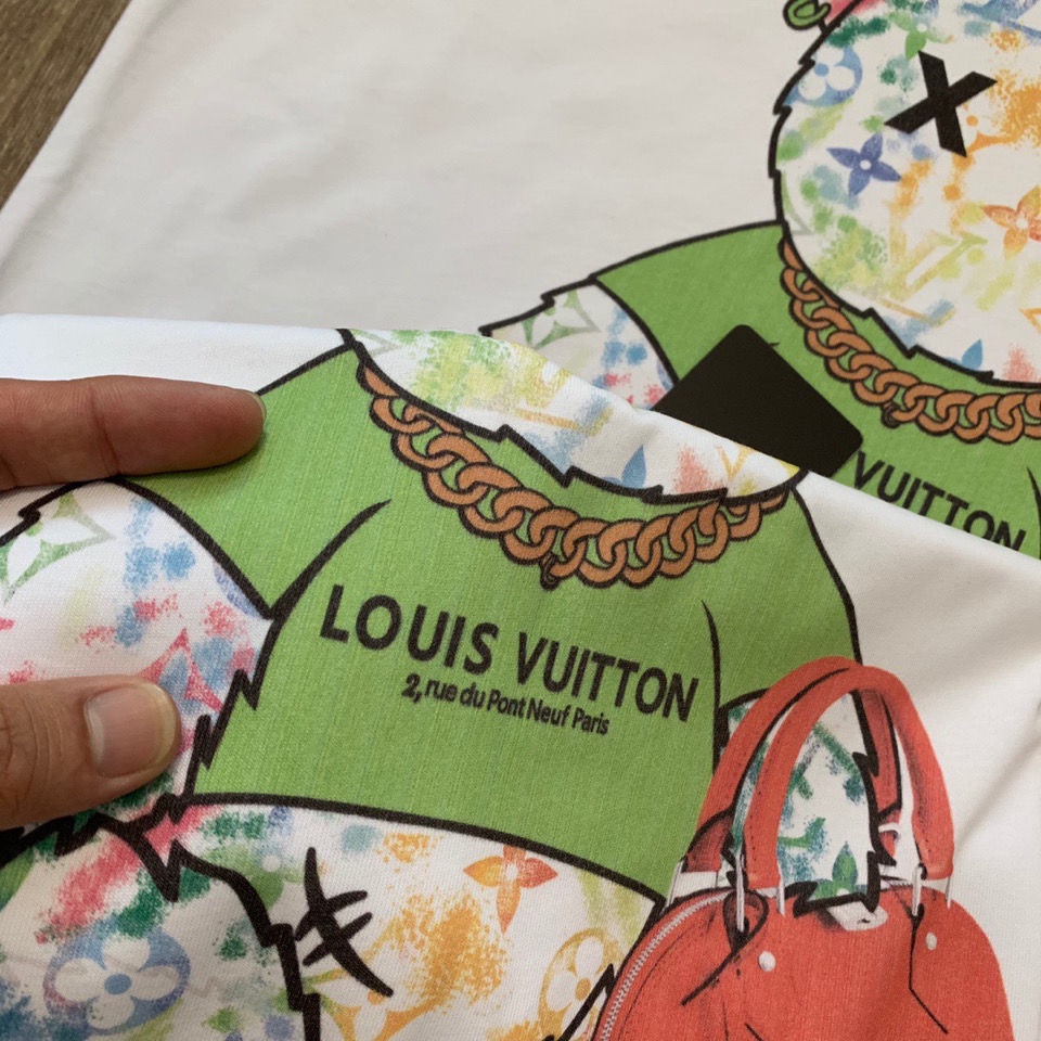 Áo Thun Tay Ngắn Cổ Tròn In Họa Tiết Gấu Và Nhãn Hiệu Lv Louis Vuitton Thời Trang Mùa Hè Cho Nam Và Nữ