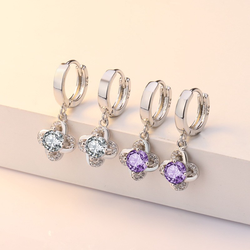 Khuyên tai nữ trang đính đá tạo hình độc đáo