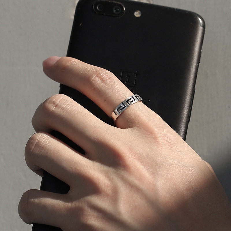 Nhẫn hoa văn trang trí tường bằng thép không gỉ 4mm hoàn toàn mới, nhẫn nam và nữ bằng thép titan phong cách retro.