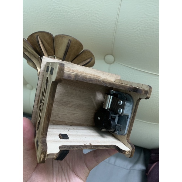 Mô hình lắp ráp loa vintage chơi nhạc bằng dây thiều