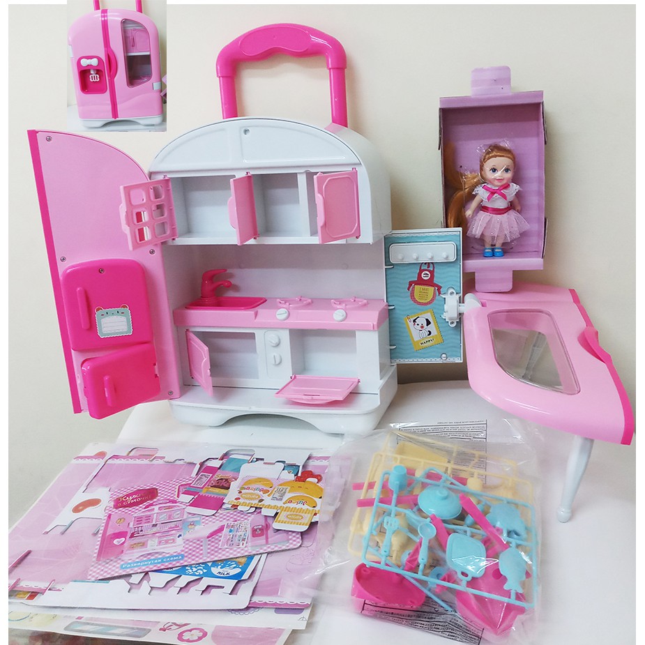 Đồ chơi nhà bếp tủ lớn và búp bê xếp gọn trong thiết kế dạng vali kéo mini có 2 bánh xe. hộp lớn 55x42x15cm. QL048