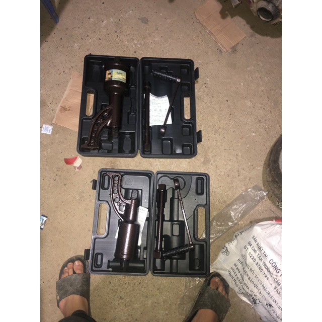 Tháo lốp ô tô bộ to và bộ nhỏ