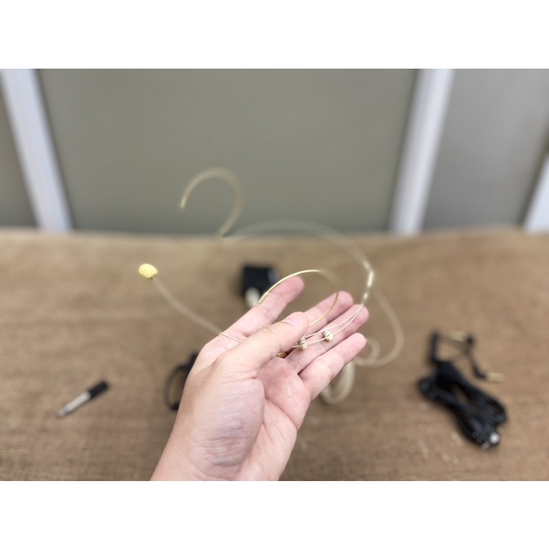 MICRO KHÔNG DÂY MÀU DA NGƯỜI YELANGU MX5 2.4G cho diễn giả đào tạo kết nối amply loa kéo điện thoại kết nối siêu xa 100m