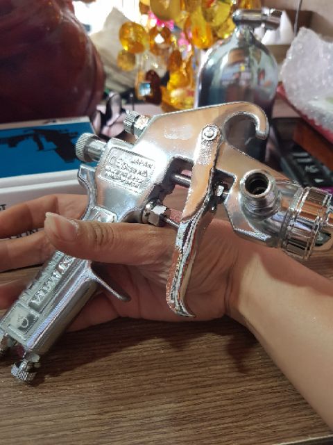 Súng phun sơn IWATA W71.