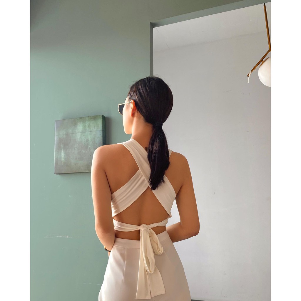 Áo croptop chéo lưng, thắt nơ, cổ tròn, sát nách mang lại vẻ ngoài trẻ trung, năng động, cá tính | BigBuy360 - bigbuy360.vn