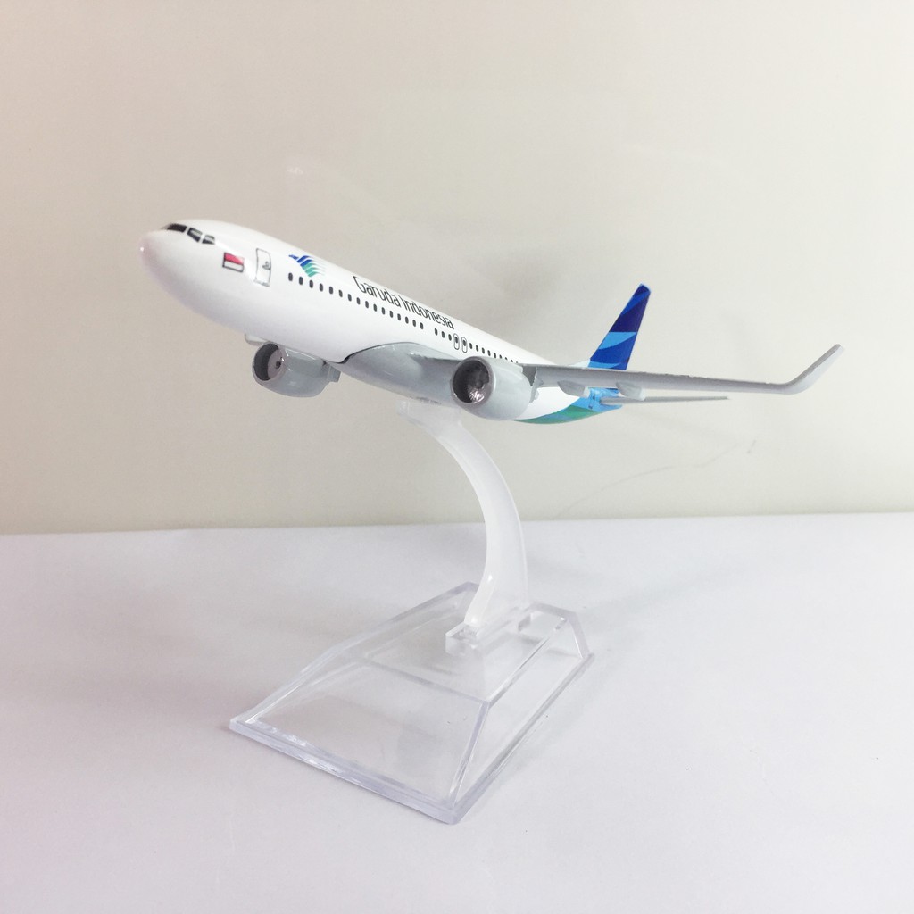 Mô hình máy bay kim loại Garuda Indonesia 16cm dòng Boeing 737 món quà tặng mô hình die-cast trưng bày bàn tủ kệ giá