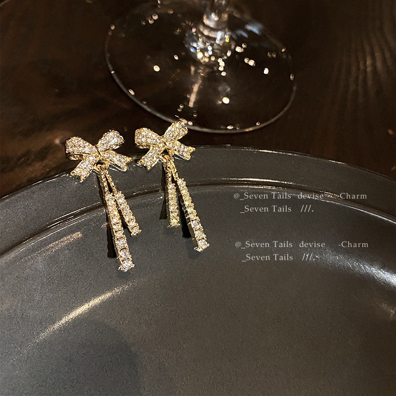 Đôi Khuyên Tai Hình Nơ Tua Rua Đính Đá Thời Trang Hàn Quốc Cho Nữ