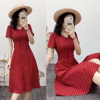 Váy đỏ chấm bi