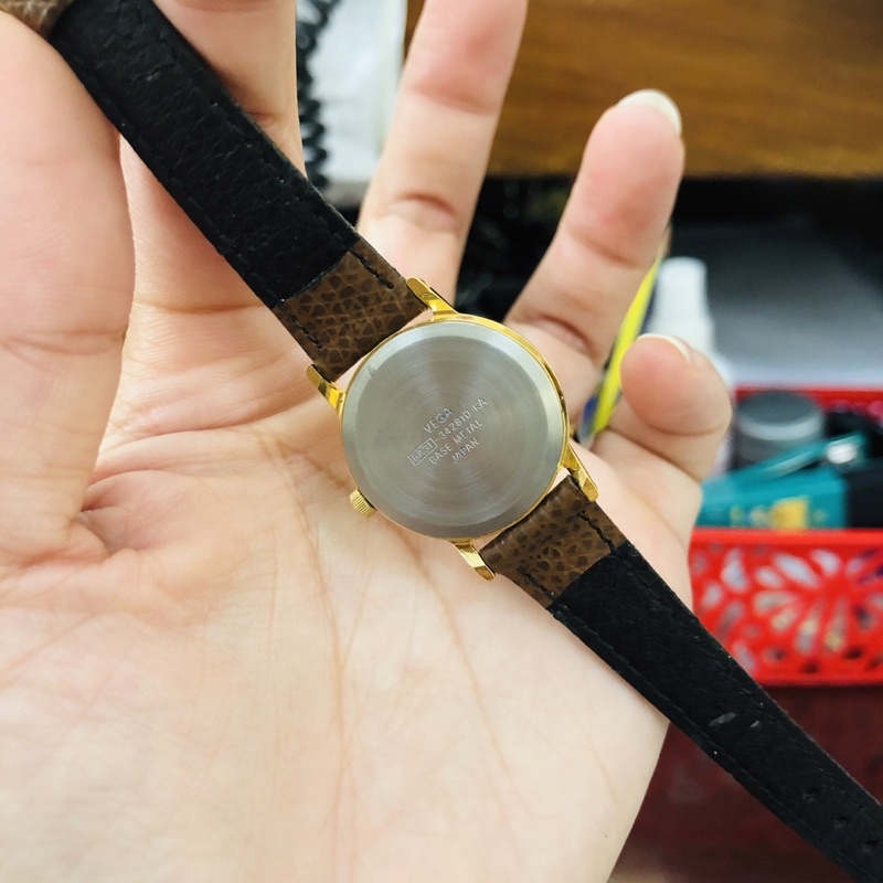 Đồng hồ nữ si nhật hiệu Vega