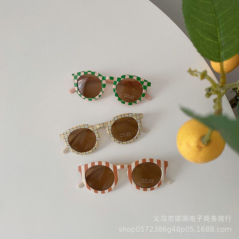 KM4- Kính mắt họa tiết kẻ cho bé