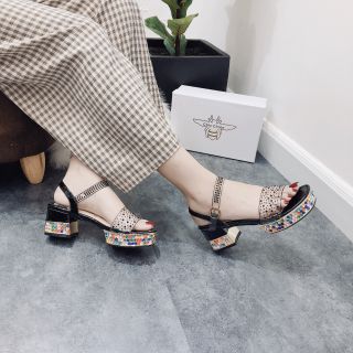 Sandal gót đá màu-quai nạm đá đen