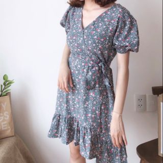 Váy đầm hoa nhí cột nơ eo tay phồng