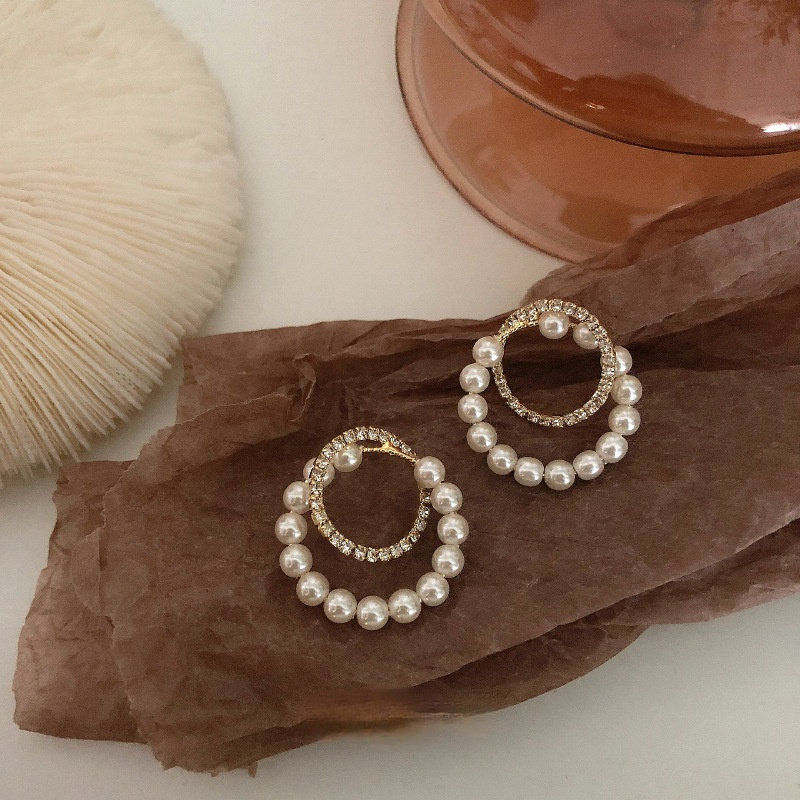 Đôi Khuyên Tai Vòng Tròn Nhỏ Đính Hạt Ngọc Trai Thời Trang