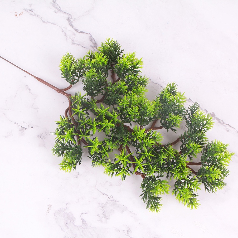 1 Cây Thông Giả Bằng Nhựa Dùng Trang Trí Nhà Cửa / Văn Phòng