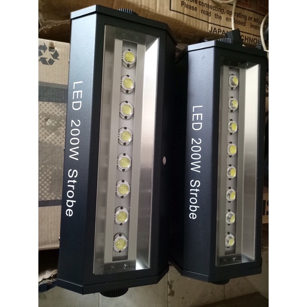 Đèn Chớp LED 200w cho sân khấu,karaoke, bar