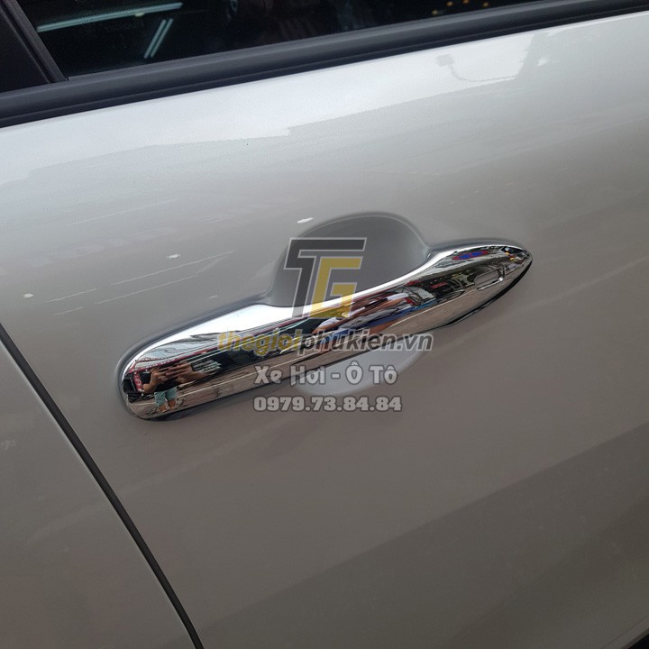 Bộ ốp tay nắm cửa và miếng dán chống xước hõm cửa dành cho xe Toyota Corolla Cross