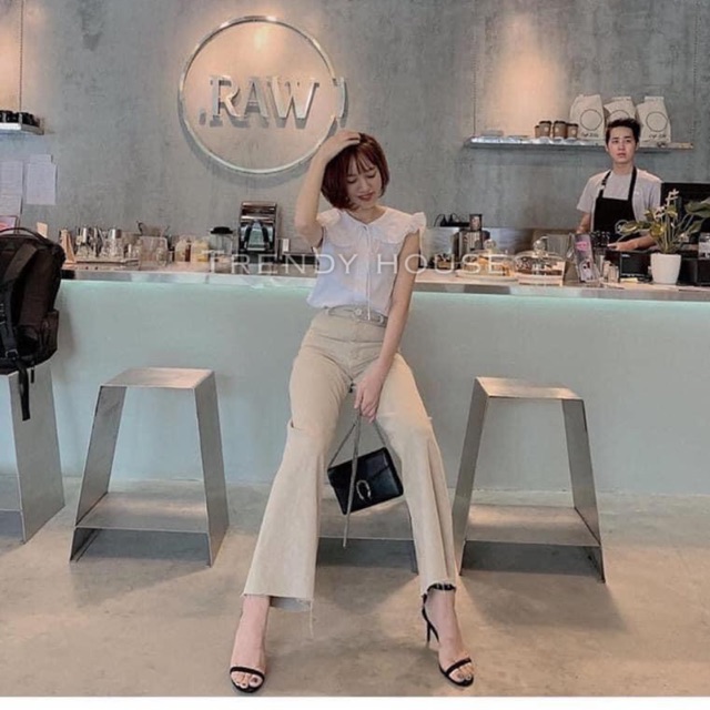 Áo sát nách cổ sen trắng
