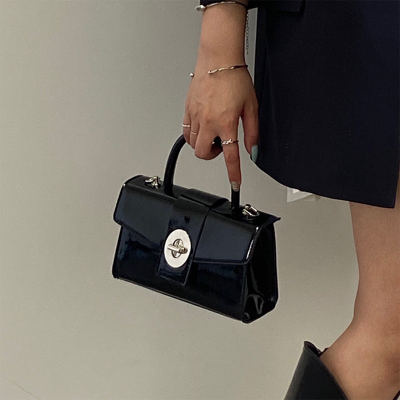 Túi Đeo Vai Hình Vuông Cỡ Nhỏ Bằng Da Bóng Màu Đen Thời Trang Cho Nữ Dễ Phối Đồ