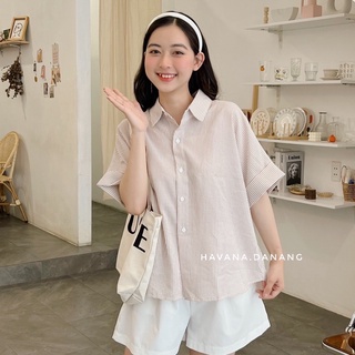 Set áo sơ mi sọc xốp kèm quần short trắng, set áo sơ mi xẻ tà