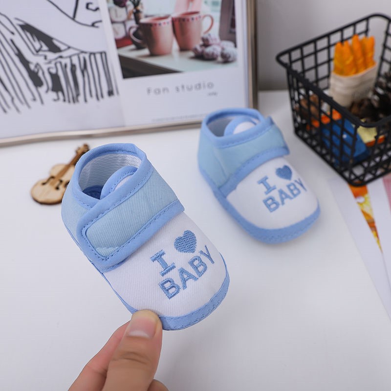 Giày vải mềm thêu họa tiết chữ đáng yêu dành cho em bé