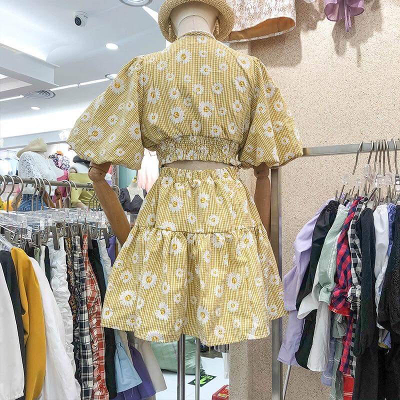 SET CROPTOP CARO XANH HOA CÚC VÀNG - SET ÁO CROPTOP KẺ CỔ VUÔNG NHÚN PHỒNG + CHÂN VÁY XOÈ CARO KẺ HOA CÚC VÀNG XANH HOT