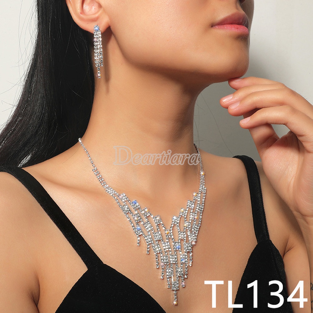 Vòng cổ và hoa tai đính đá phong cách sang trọng