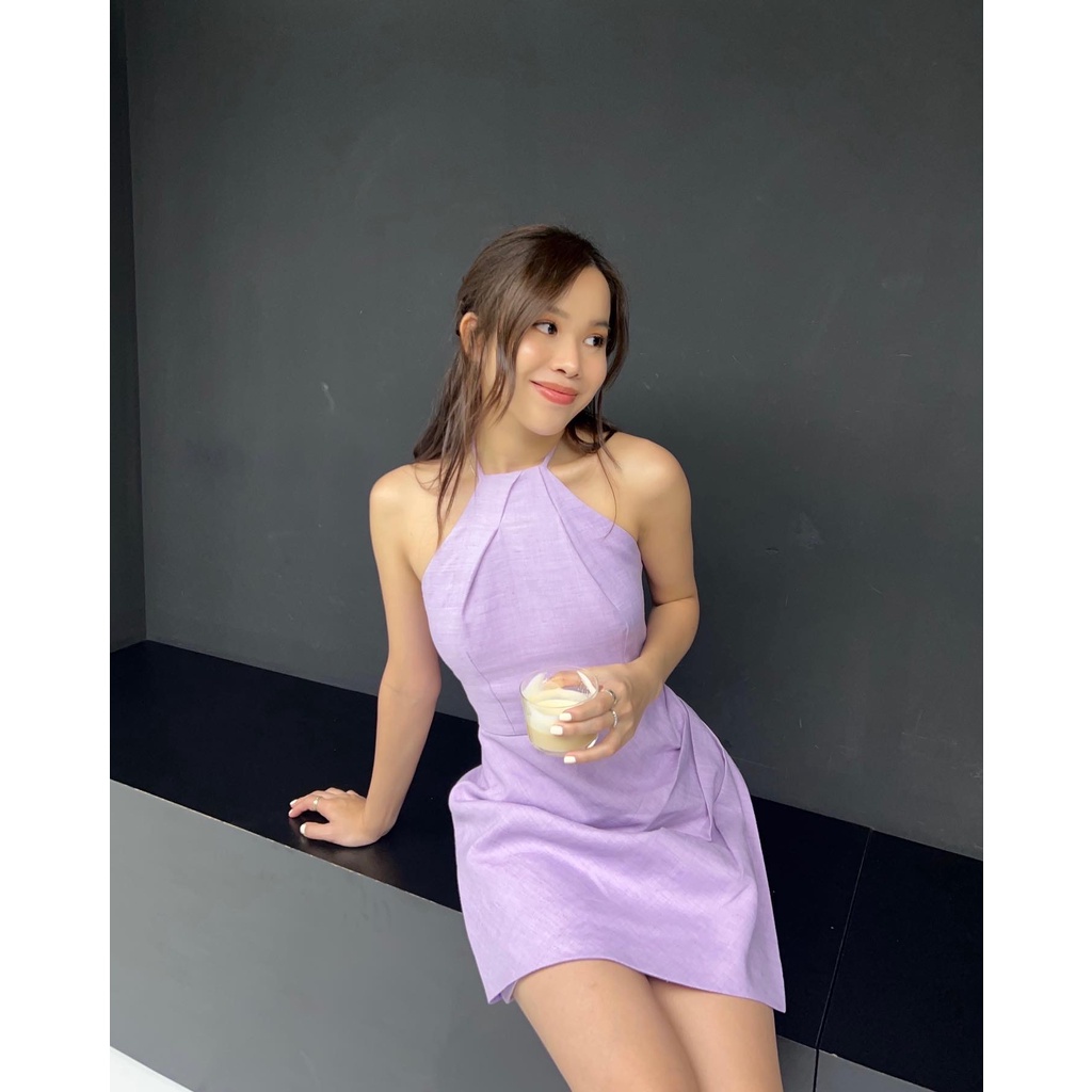 CLOTHES BAR Váy Karah kiểu dáng hai dây cổ yếm, khoe lưng trần, thắt chiết eo màu sắc cá tính trẻ trung