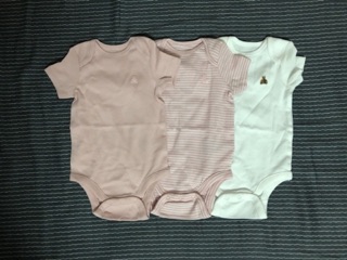 Set 3 Bodysuit của Gap( auth)