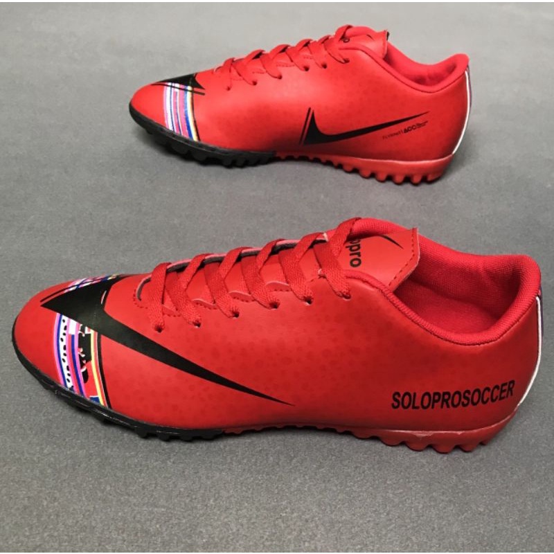 GIÀY ĐÁ BANH SÂN CỎ NHÂN TẠO CR7 ĐỎ