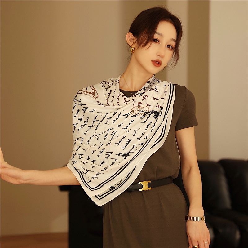 Khăn Choàng Cổ Vuông Vải Lụa In Họa Tiết Thời Trang WJ1014-114 Kích Thước 110x110cm