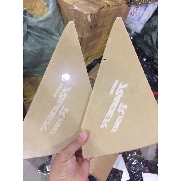 Mica ốp sườn Raider Satria trong suốt dễ dàng lắp đặt tặng ốc và cục canh/ ắc