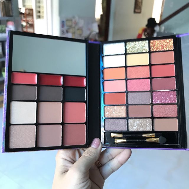 Bộ trang điem phan mắt, má, môi.kèm cọ | BigBuy360 - bigbuy360.vn