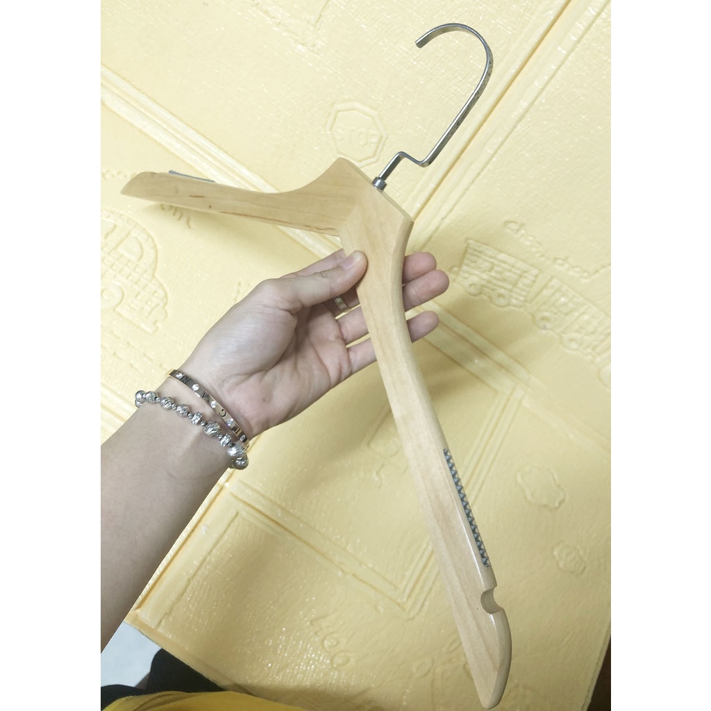 Móc gỗ treo quần áo gỗ vàng vai đệm đầu móc dẹp 44cm ( bộ 10 móc )