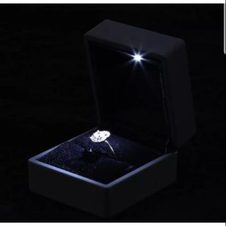 Hộp nhẫn đèn led