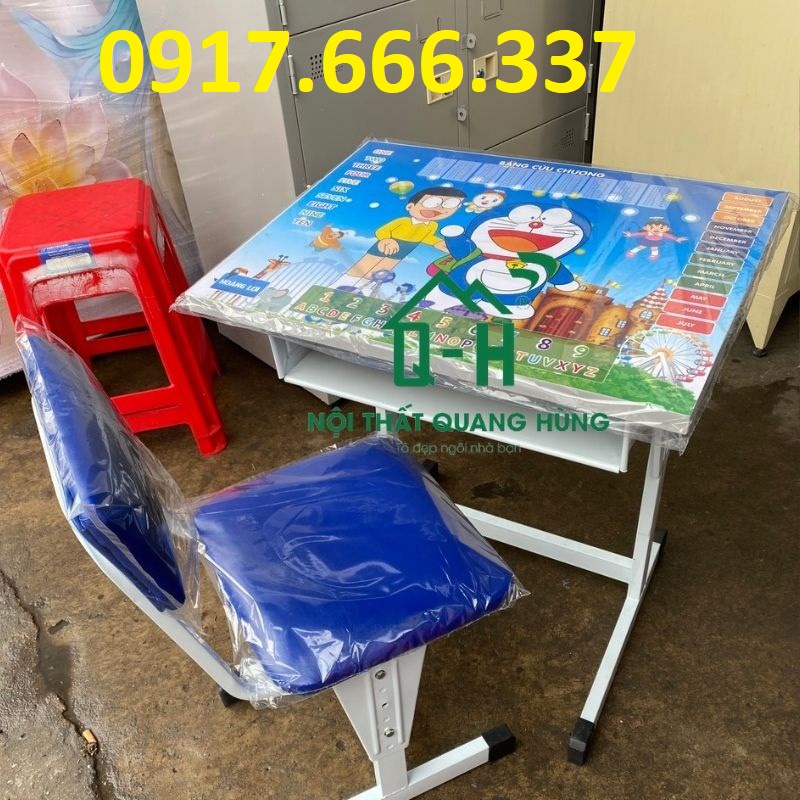 Bộ bàn học sinh chân sát hình doraemon cho bé học tại nhà