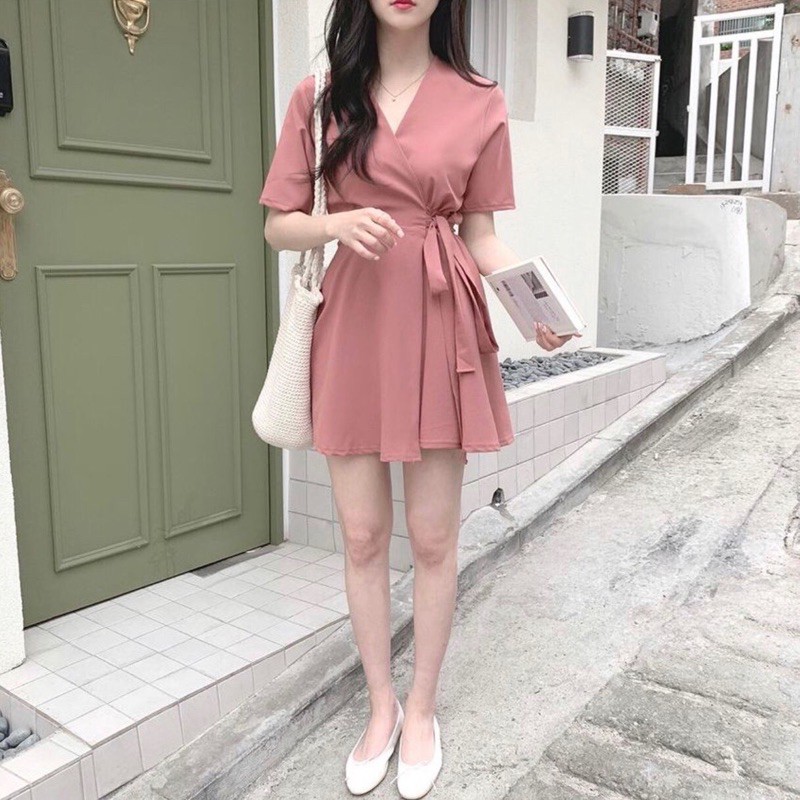 Đầm váy hồng ruốc form ngắn đắp tà