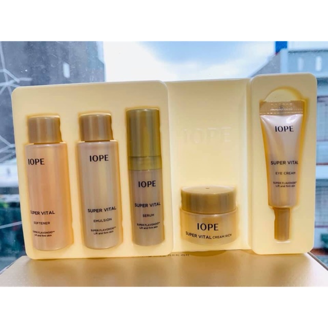 Bộ dưỡng da IOPE Super Vital Kit
