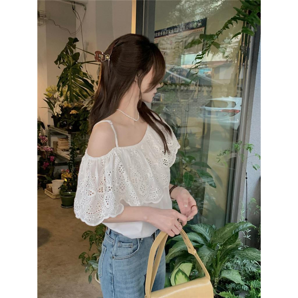 Áo Kiểu Trễ Vai Phối Bèo Nhún Màu Trắng Phong Cách Pháp Cổ Điển 62110