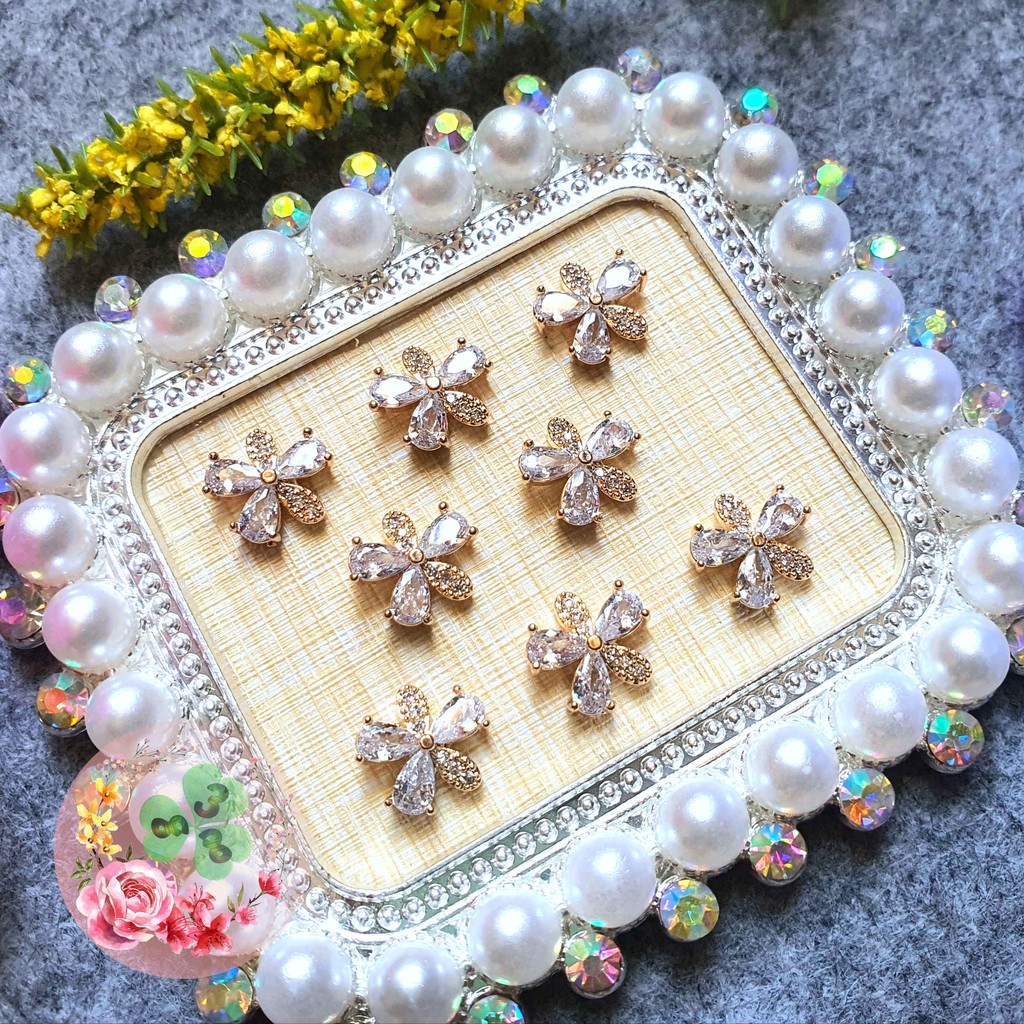 Mã SR050 . Charm kim loại dòng cao cấp đính đá trang trí móng siêu xinh.