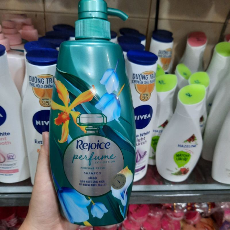 Dầu Gội Rejoice Hoa Lily 650g