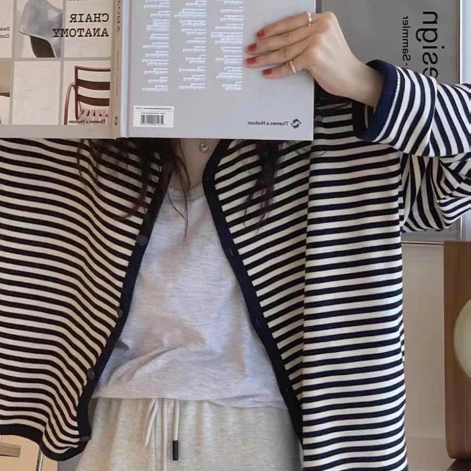 Áo khoác kẻ sọc phong cách Hàn Quốc xinh xắn thời trang cho nữ